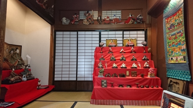 ちょっと隣の部屋には雛人形でいっぱい!&いろいろなこと。_e0046190_18163355.jpg