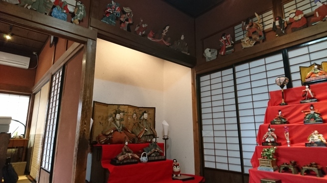 ちょっと隣の部屋には雛人形でいっぱい!&いろいろなこと。_e0046190_18204478.jpg