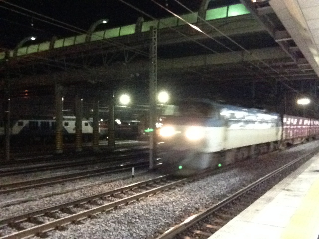 貨物列車通過＠稲沢駅_a0334793_06585313.jpg