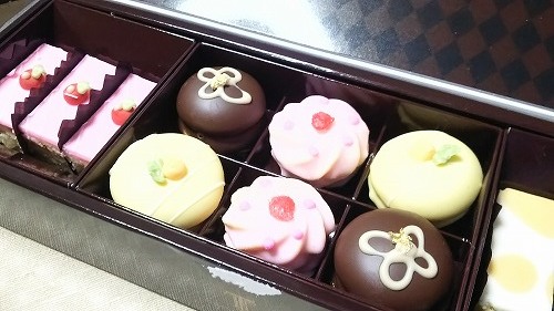 銀座三越 チョコレート チョコ売り場はすごかった メイフェの幸せ 美味しいいっぱい In 台湾 銀座三越 チョコレート チョコ売り場はすごかった メイフェの幸せ 美味しいいっぱい In 台湾