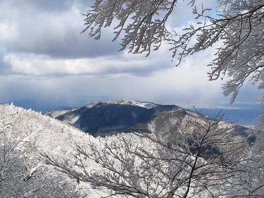 ツツジオ谷から雪の金剛山へ　JA/NR-029　-2_f0073587_0493583.jpg