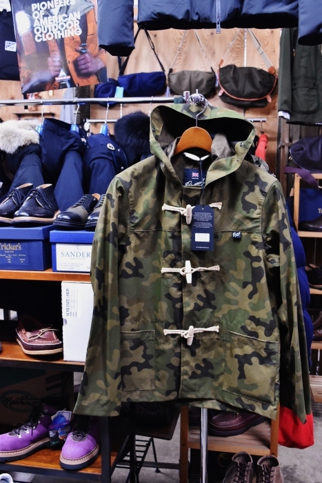 稀少なGloverall (MADE in England) ・・・ SHORT DUFFLE JACKET (NAVY CANVAS)!★!_d0152280_23414972.jpg