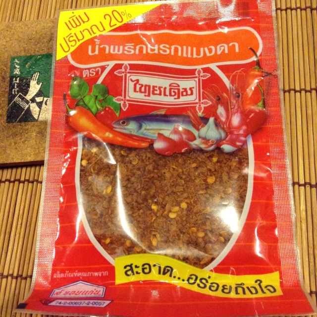 タイの調味料をビビリながら使って焼飯。_a0334793_22071885.jpg