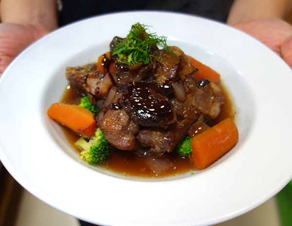 今週〜2/19のランチ:フランスのおばあちゃんの味、【鶏と根野菜のグランメール】&【スペアリブのプラム煮チョコレートソース】_a0017350_07334366.jpg