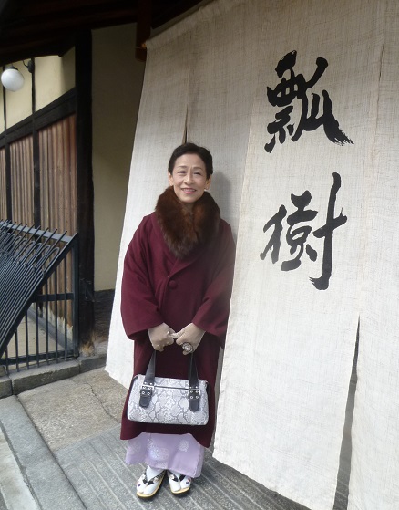 新年会・野村エミさん・雪の結晶小紋・お義母さまの帯。_f0181251_1335395.jpg