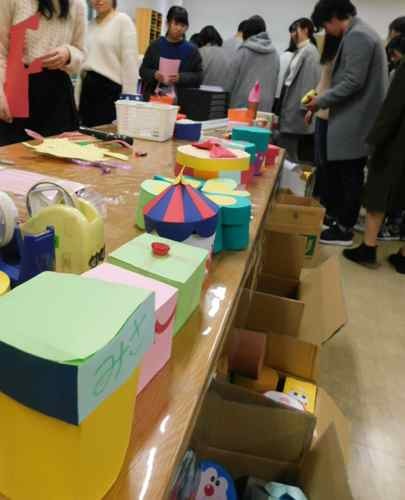 箱をつくる〜子ども・大学生の造形_d0076558_16244006.jpg