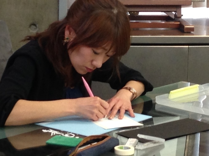 松井里美先生の切り絵デモンストレーション！_b0137477_18505455.jpg
