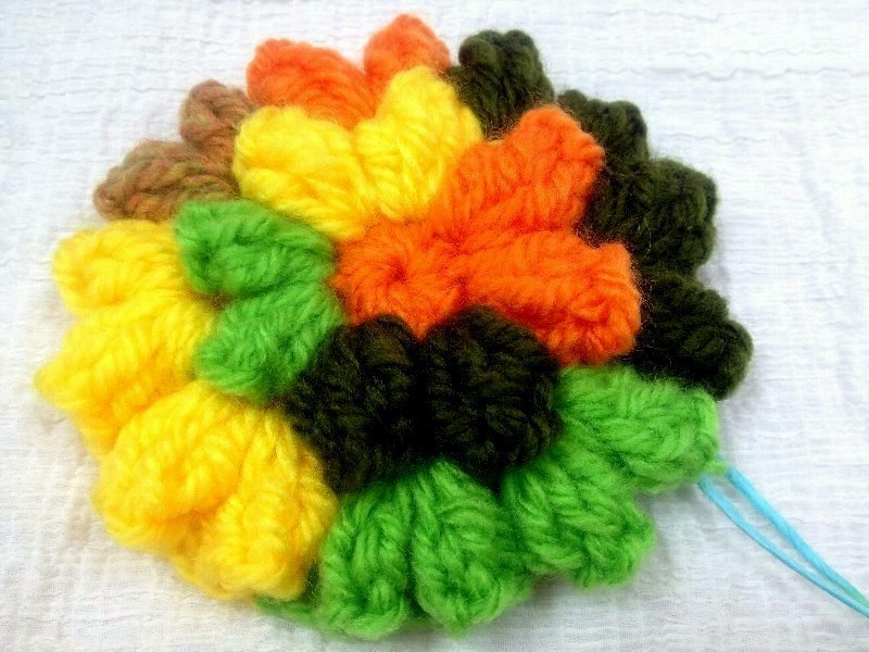 パプコーン編みの花でアクリルタワシ ガジャのねーさんの 空をみあげて Hazle Cucu