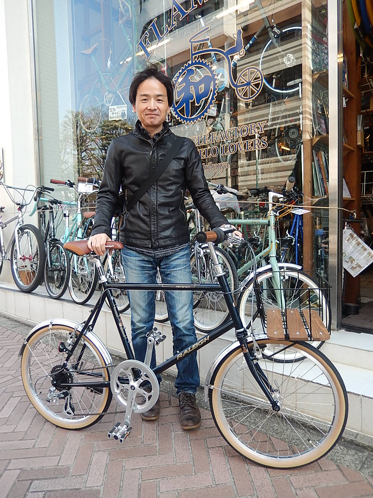 2月20日 渋谷 原宿 の自転車屋 FLAME bike前です_e0188759_19454474.jpg