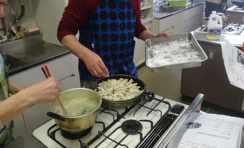 男の料理「餃子作り」_b0108282_2051037.jpg