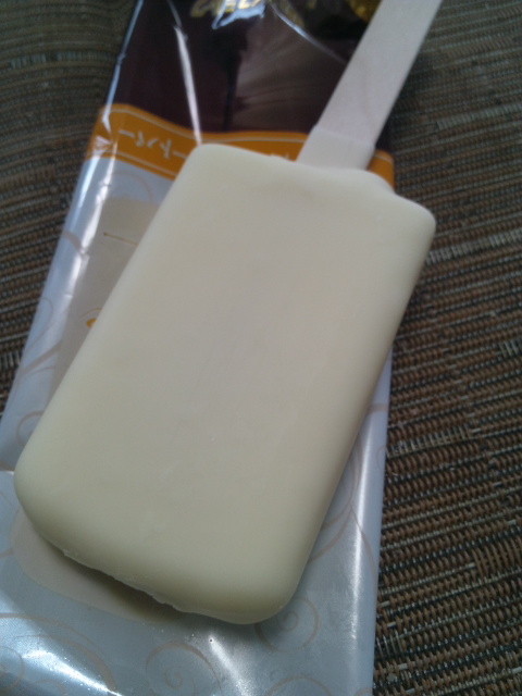 セブンプレミアム ホワイトチョコレートバー_f0076001_2385061.jpg