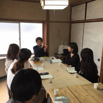 暮らしのおへそ編集ディレクター・一田憲子さんの「おへそ塾」が開催されました。_a0251920_1325694.jpg