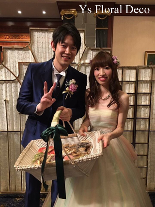 淡い色のミックスカラーのドレスに ミックスカラーのラウンドブーケ_b0113510_11125133.jpg