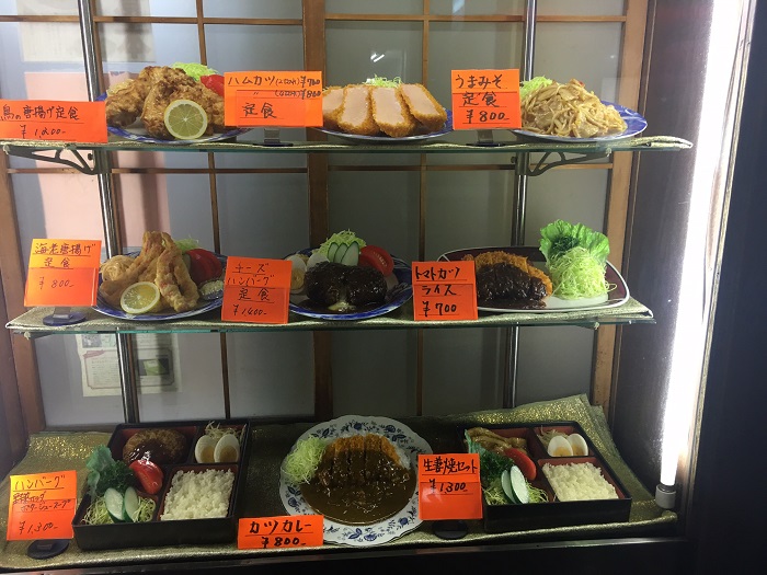 ヤバすぎるデカ盛り食堂!食べきれないハムカツ定食800円のすさまじさ!レストランばーく(横浜鶴見)_e0171573_19262231.jpg