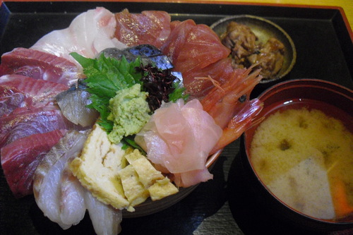 馬に魚に 赤坂見附店 はみ出る海鮮丼 My Favorite Things