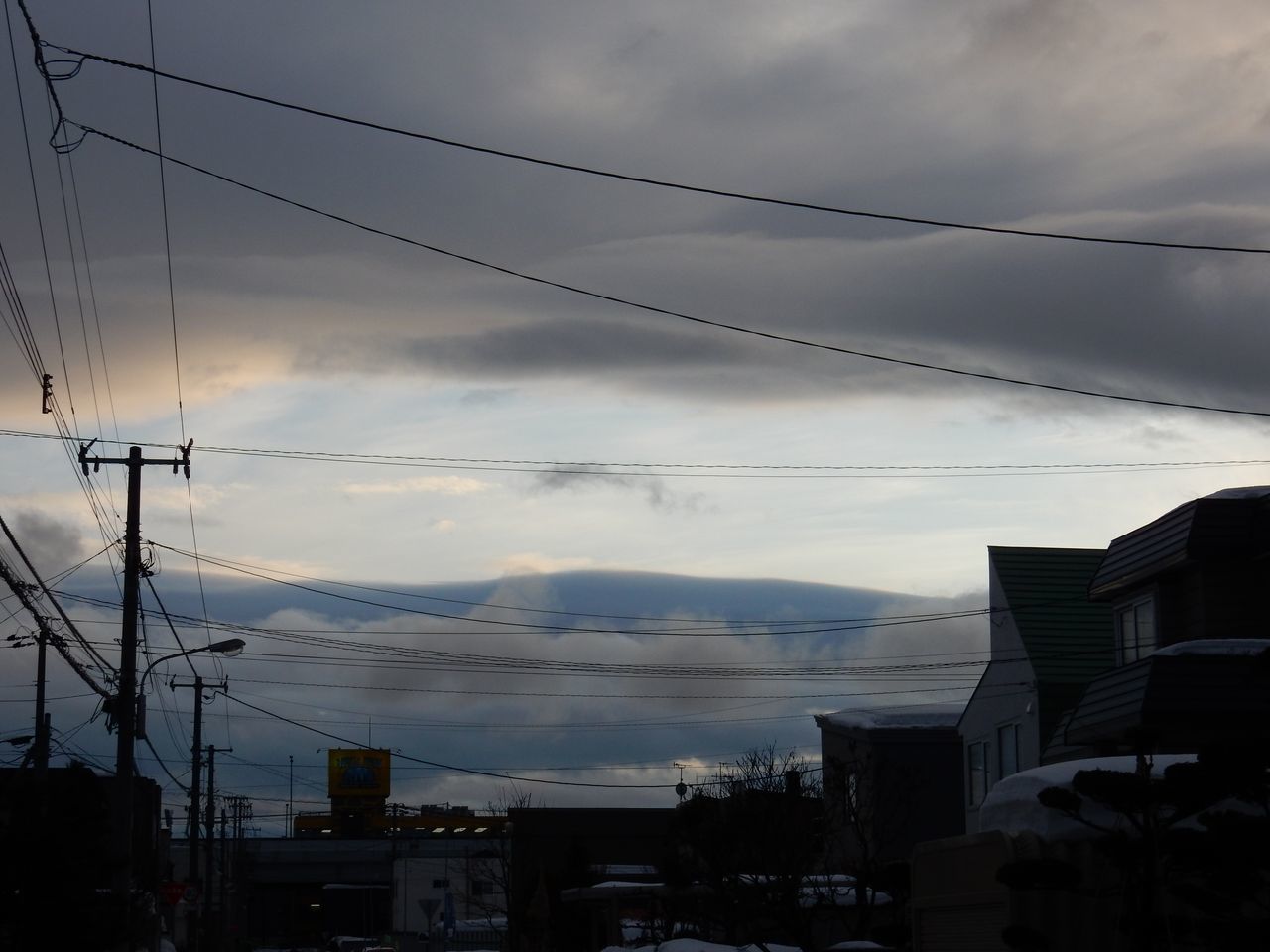 怪しげな雲あらわる_c0025115_22272799.jpg