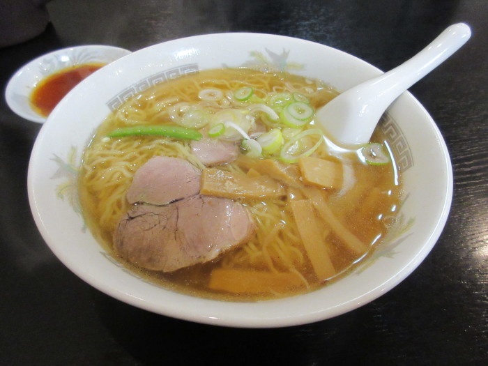 ふたたび　栄華楼　　餃子は天下無双なり！！　ラーメンは正統派！！　今日の昼飯！！_c0117936_12370738.jpg