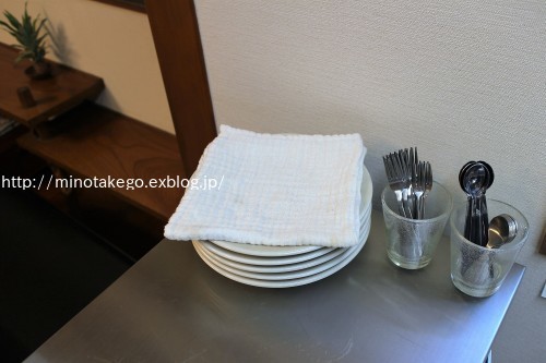 小さく無理せず参りましょう ~我が家の浮かぶ食器棚~_e0343145_20202237.jpg