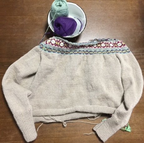 風工房「フェアアイル&ノルディック」からフェアアイルの丸ヨーク