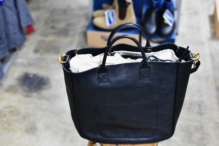 SLOW ・・・ LEATHER 2WAY TOTE BAG!★!_d0152280_16521063.jpg