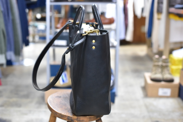 SLOW ・・・ LEATHER 2WAY TOTE BAG!★!_d0152280_16523097.jpg