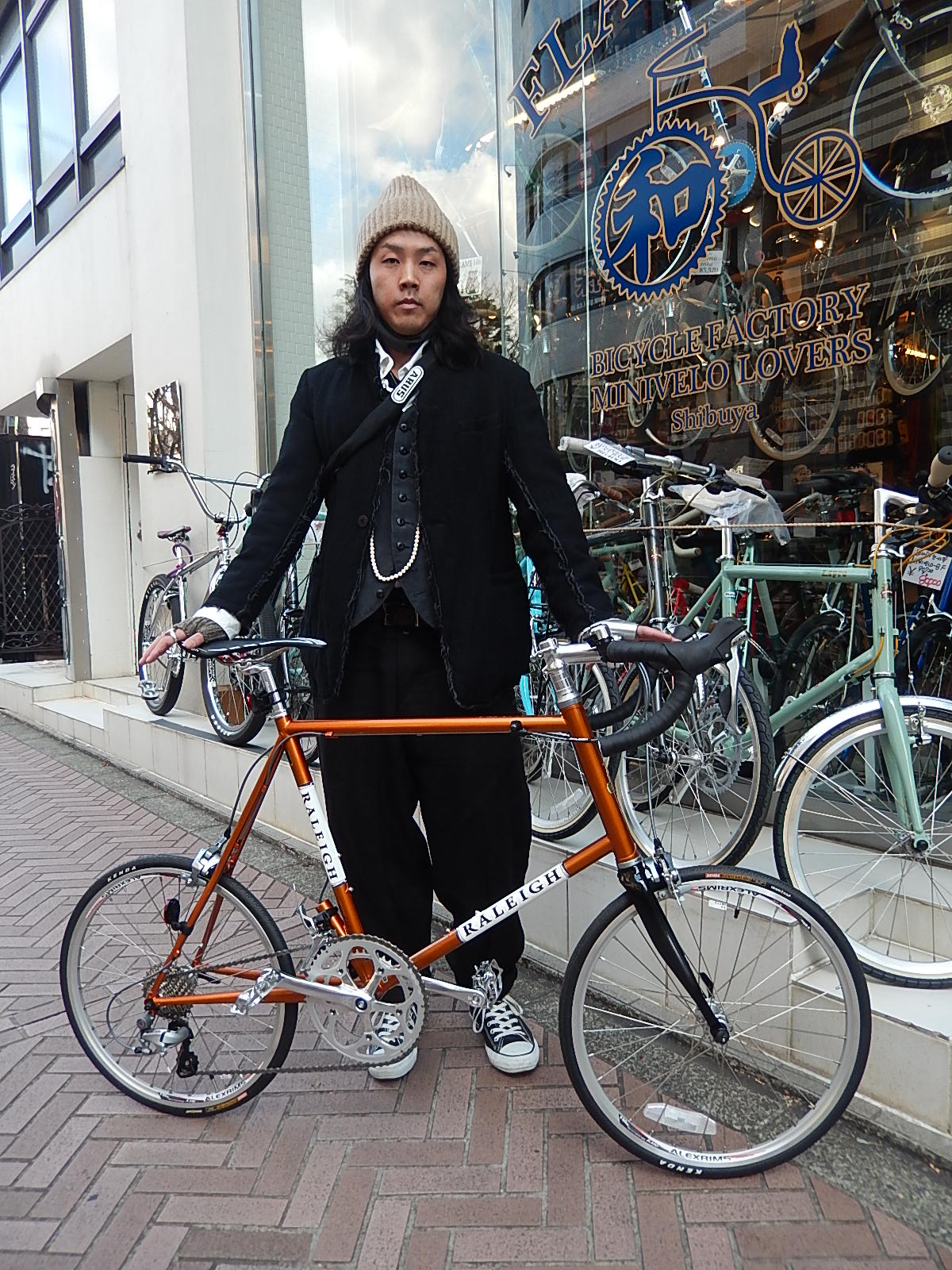 2月25日　渋谷　原宿　の自転車屋　FLAME bike前です_e0188759_1827163.jpg