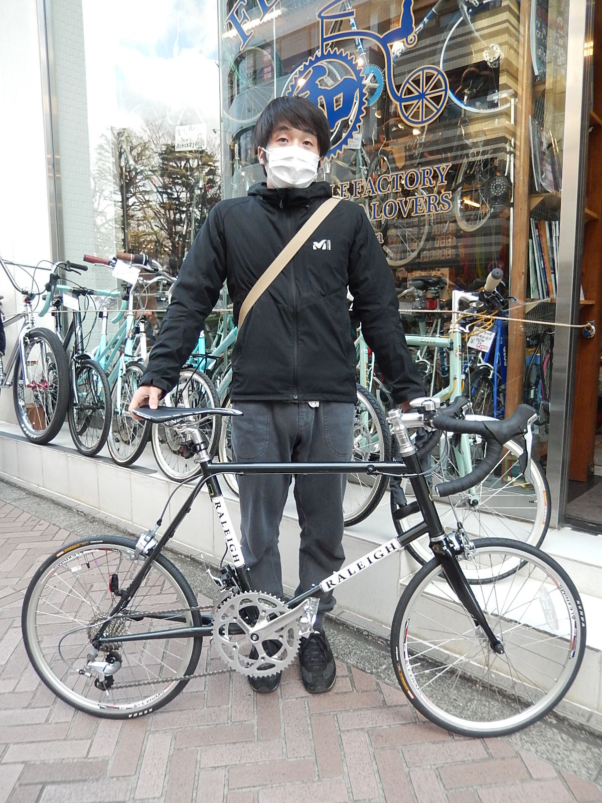 2月25日　渋谷　原宿　の自転車屋　FLAME bike前です_e0188759_18273168.jpg