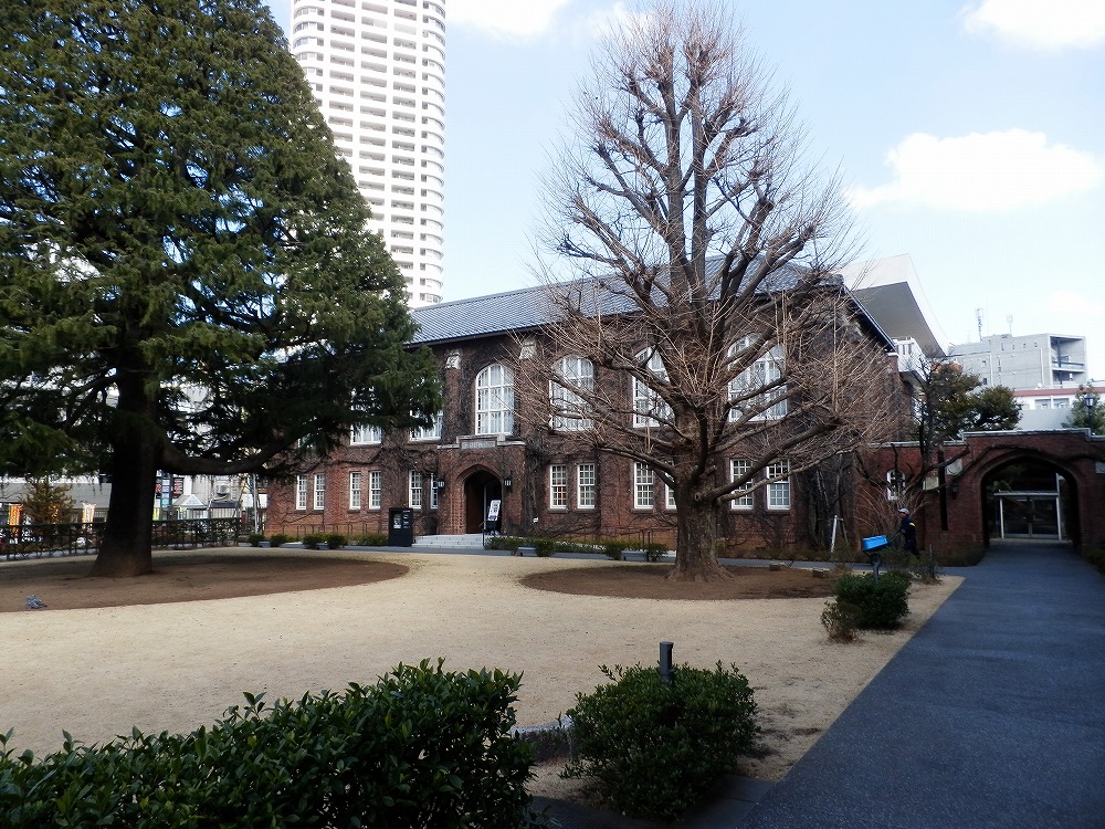 スズキ バレーノ Cmの風景地から線香の香りとツタのからまるキャンパスへ クルーカットと正ちゃん帽 スズキ バレーノ Cmの風景地から線香の香りとツタのからまるキャンパスへ クルーカットと正ちゃん帽