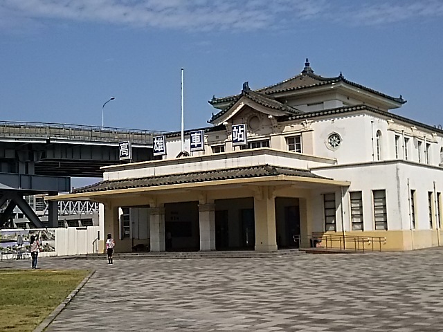 高雄駅ナウ メイフェの幸せ 美味しいいっぱい In 台湾