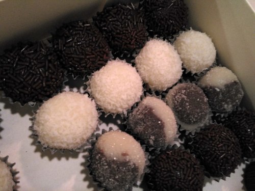ブラジル菓子 ブリガデイロ Brigadeiro Diabolo Menthe パリ便り ブラジル菓子 ブリガデイロ Brigadeiro Diabolo Menthe パリ便り