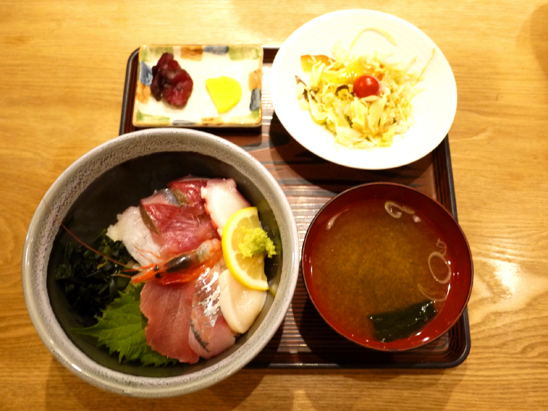 海鮮丼　【茅ヶ崎　あさまる酒場きらり】_b0153224_22062906.jpg