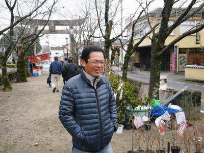 きくち初市　熊本県菊池市に春の訪れを告げる恒例の植木市　2017　御所通りにまつわる歴史探索　その１_a0254656_1984742.jpg