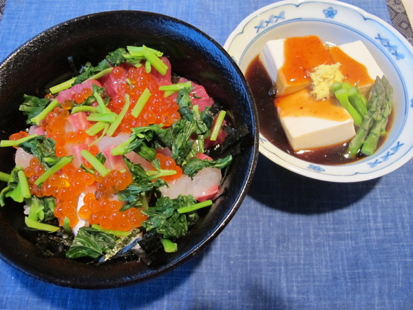 最近の夕食より　♪海鮮丼、牛肉とパプリカのオイスターソース炒め等♪_e0351091_3374578.jpg