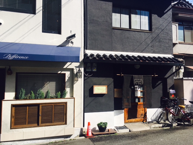 徒歩10分圏内のお昼。_a0050302_3105589.jpg