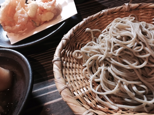 徒歩10分圏内のお昼。_a0050302_318169.jpg