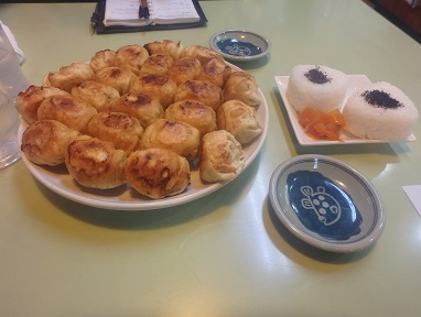 餃子会館でプチ会議_d0195183_034584.jpg