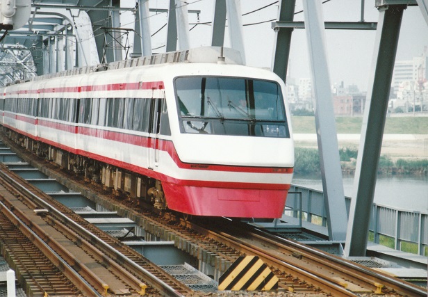 200系 : 赤い電車は臼い線