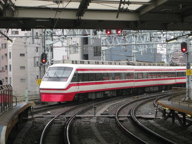 200系 : 赤い電車は臼い線
