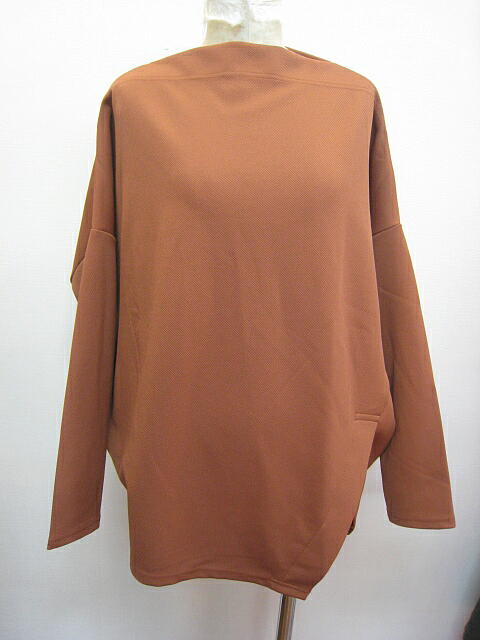 ＯＳＭＯＳＩＳ （オズモーシス）　アシンメトリースリットＴシャツ　ＢＲＯＷＮ　　_a0089359_12271511.jpg