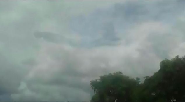 ザンビア上空に巨大な人型浮遊物が現れる！？：いったいこれは何なんだろうナア？_a0348309_82436.jpg