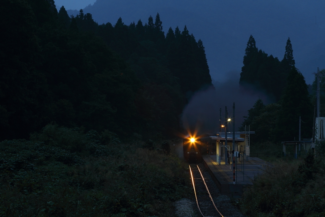 夜に光る - 磐越西線 -_b0190710_23075390.jpg