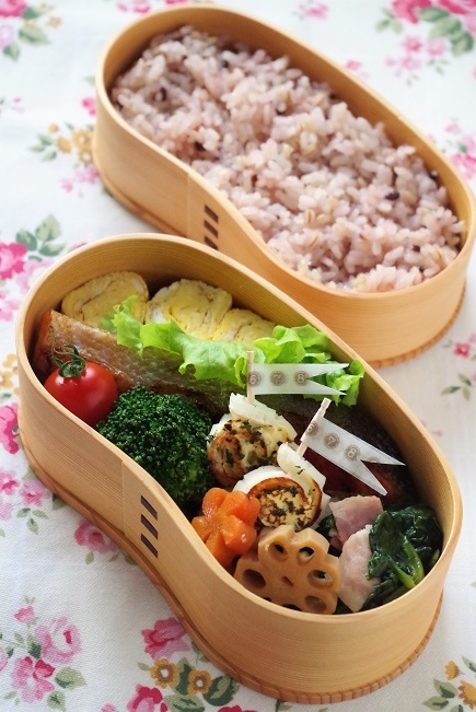 今週のお弁当 ~サーモンのカレームニエル~_f0168317_21581388.jpg
