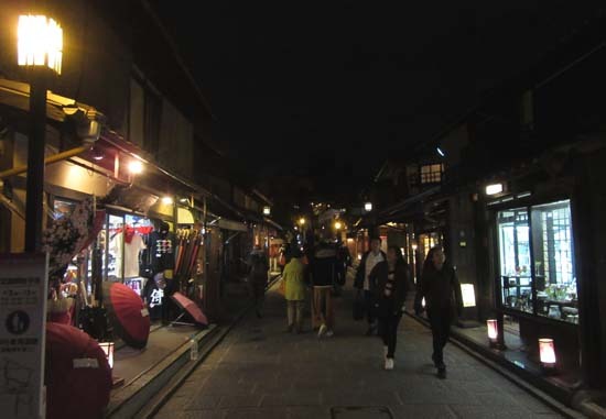 京都・東山花灯路_e0048413_22250629.jpg