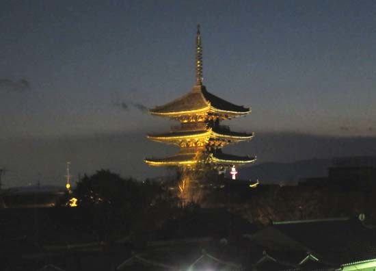 京都・東山花灯路_e0048413_22251176.jpg