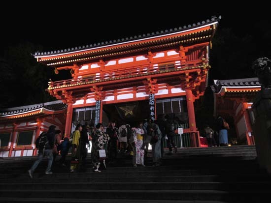 京都・東山花灯路_e0048413_22252850.jpg