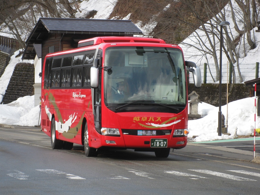 白川郷バスターミナルに集う。_f0281398_23460591.jpg