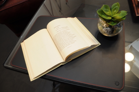 AZUMAYA 革の下敷き(Leather deskpad)_c0223001_17453989.jpg