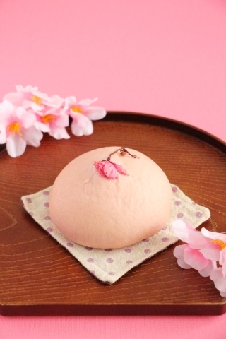 春です♪桜とクリームチーズのあんぱん - Takacoco Kitchen