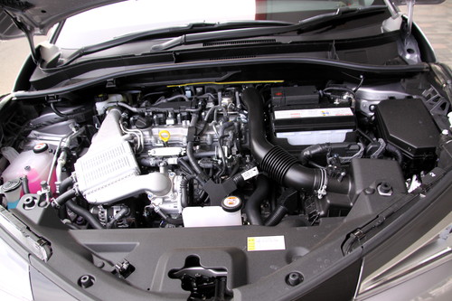 スタイリッシュSUV C-HR登場 3月9日_f0113639_15565747.jpg