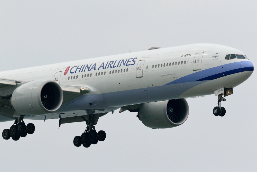 那覇空港 CAL B777-300ERのアプローチ_e0204891_1739348.jpg